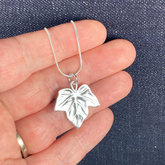 Silver ivy leaf necklace