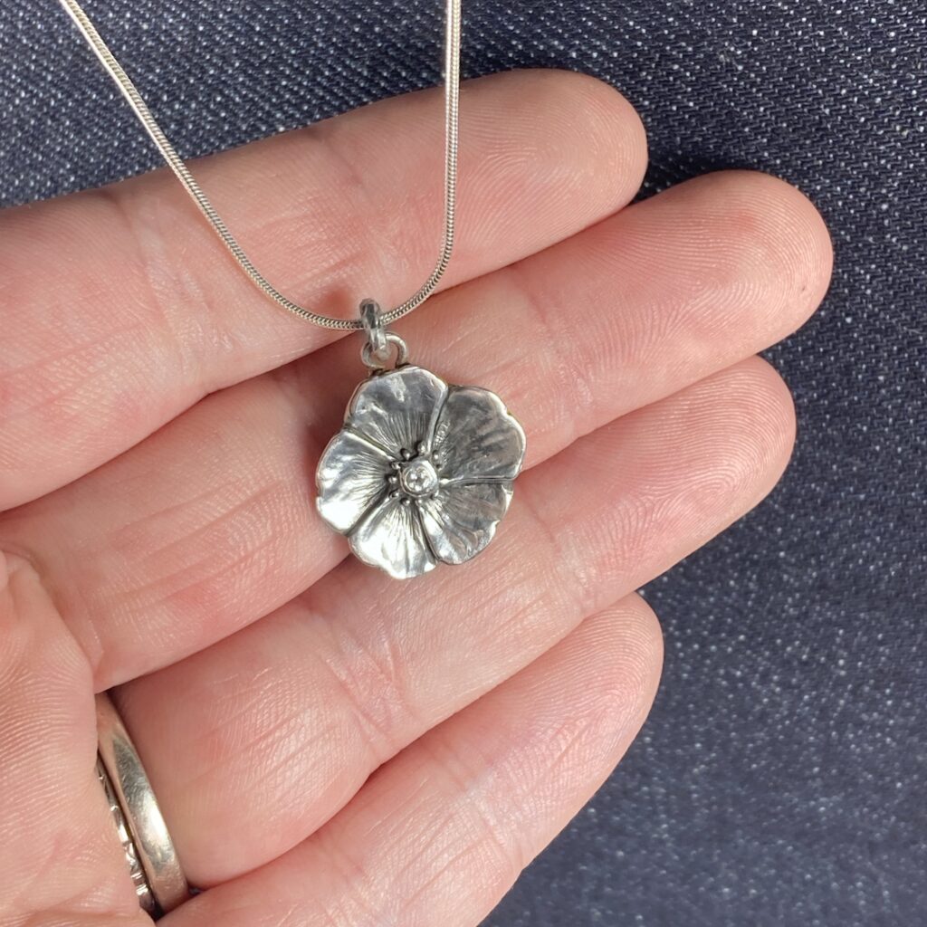 Daisy Flower Necklace BooChica Jewellery